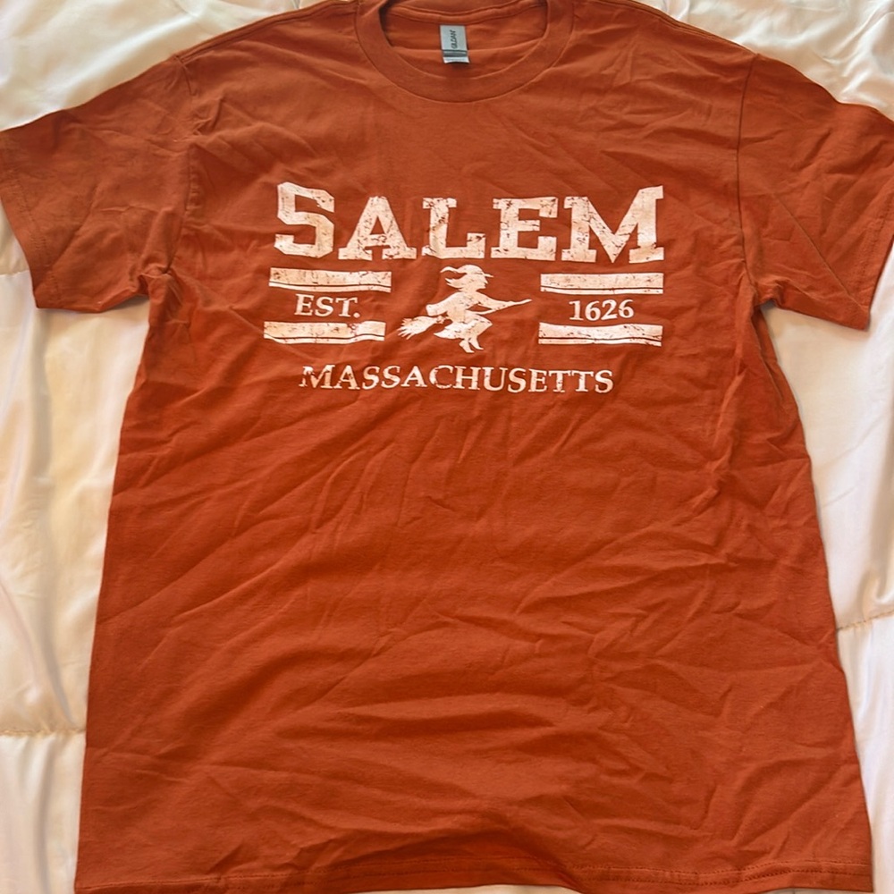 Gilden Salem Massachusetts t-shirt size medium never worn